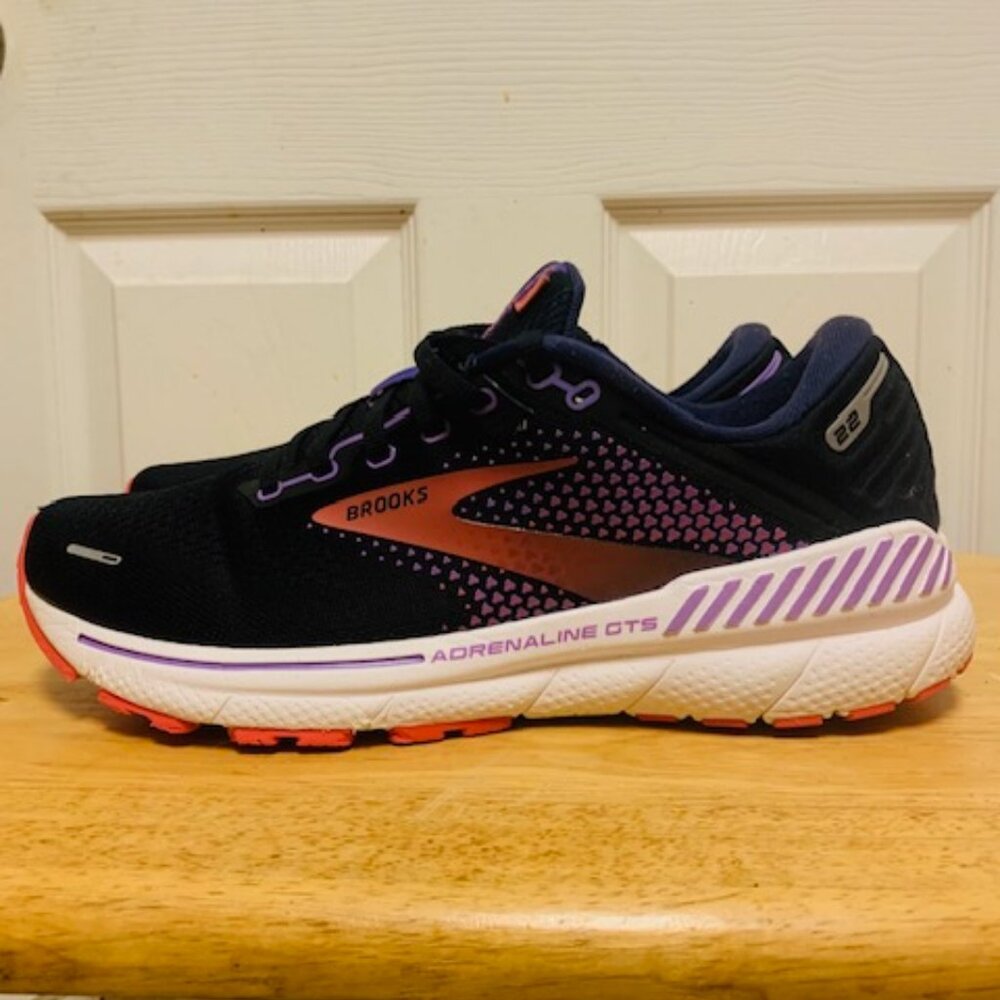 Pre-owned: Brooks Adrenaline GTS 22 Women's Shoes SZ 10 Black/Purple/Coral Med/B